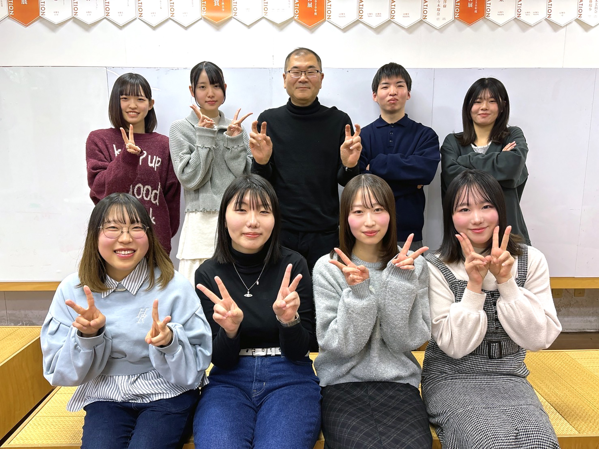 東北芸術工科大学片岡ゼミ 片岡教授と学生の皆さん